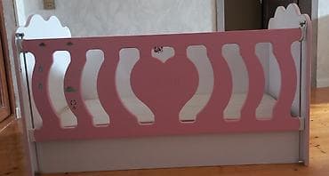 Qız üçün, Dördbucaq, Beşik, Matras ilə, Yellənmə mexanizmsiz