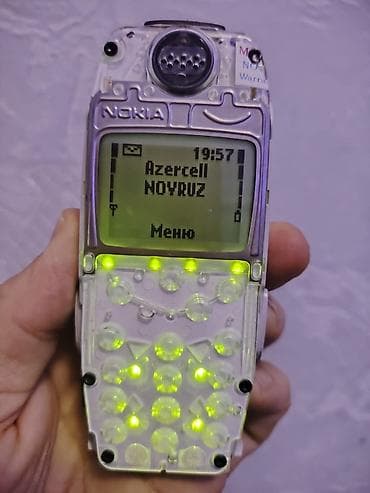 sadə telefon: Nokia 3310 Orginal Antikvar telefondur islekdir birce korpusu yoxdur — 2