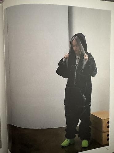 Jurnallar: Фотокнига Billie Eilish с её автографом! Включает редкие фотографии — 6
