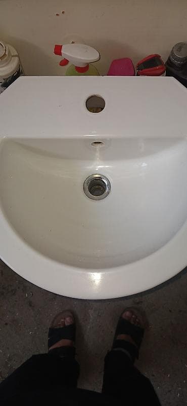 boru: Ağ rəngli ayaqlı lavabo (piyedestal tip) - Material — 2