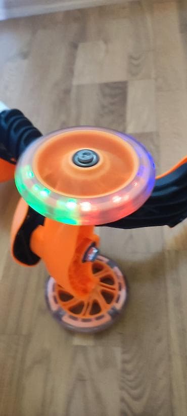 24 dyumlu velosiped: Uşaq üçün skuter 60 aznə alınıb 30 aznə satılır. Təkərləri işıqlıdır — 6