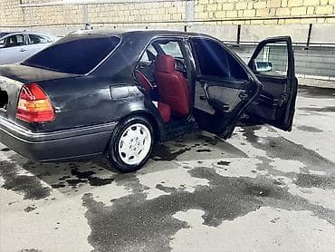Mercedes-Benz C-Class: 1.8 l | 1994 il Sedan