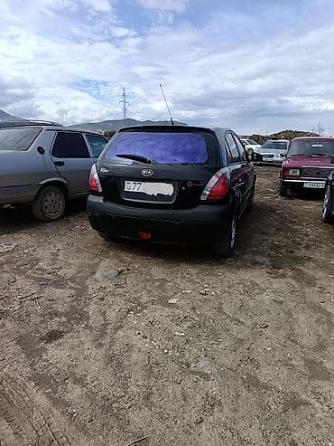 yan guzguler: Kia Rio: 1.4 l | 2006 il Hetçbek — 4