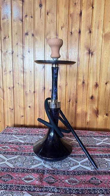 Nargilə dəsti - Materiallar: qalın şüşə kolba, metal gövdə (qızılı