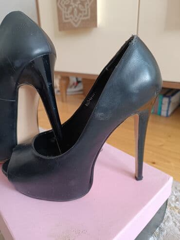 туфли новая не одевала не разу: Туфли, Размер: 39, цвет - Черный, Б/у — 1