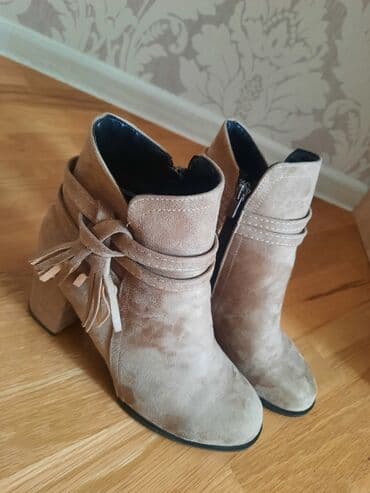 Botinka və botilyonlar: Qadın üçün süet qısa çəkmələr - Rəng: açıq bej/çəhrayı-bej ton - — 2