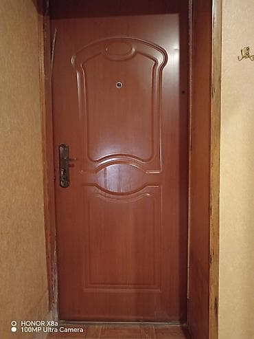 tek kıravat: Dəmir giriş qapısı – taxta teksturalı qəhvəyi dekorlu - Material — 1