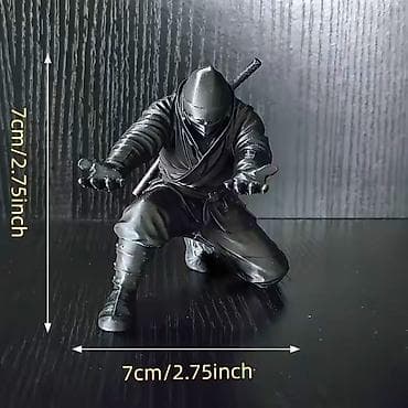 Qələm qabları: Ninja Qələm Tutacağı – Masaüstü Figür - Ölçü: 7 sm x 7 sm (2.75" x — 3