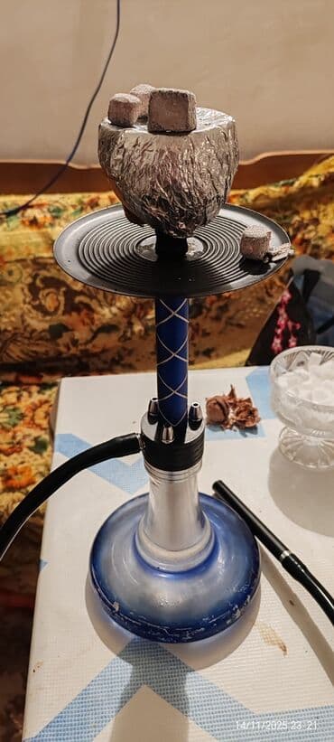 şexsi eşyalar: Nərgilə seti - Kompakt şüşə kolba: mavi-ağ keçişli, sabit dayanıqlıq — 1