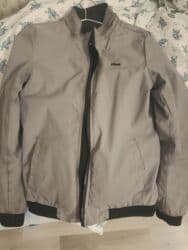 Köynəklər: Gödəkcə kurtka iki üzlüdü şəkildə göründüyü kimidi. S razmerdi — 3