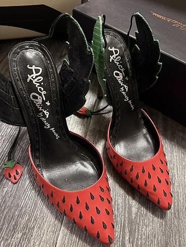 bemsa ayaqqabı: Alice + Olivia by Stacey Bendet temalı qadın stilettoları – “Çiyələk” — 2
