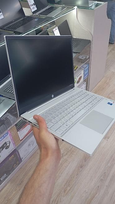 ps5 oyun disk: HP Pavilion 15 noutbuku CPU: Core i5-1335U GPU: İntel UHD Graphic Ram — 2
