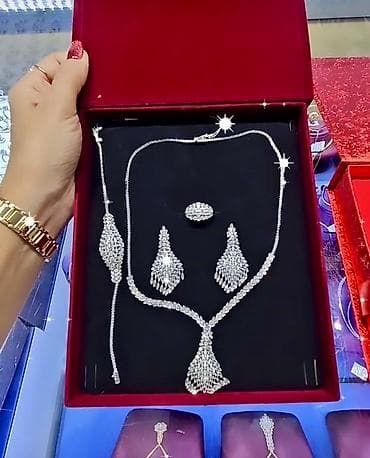 gumus kamplektler: Dəstə daxildir: Üzük, Sırğa, Bilərzik, Ağ qızıl — 1