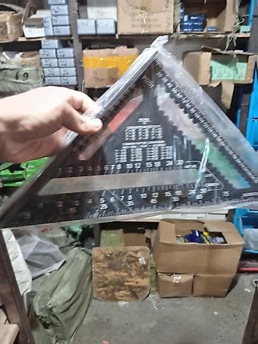 TOTAL brendinin səviyyəli üçbucaq kvadratı (speed square)