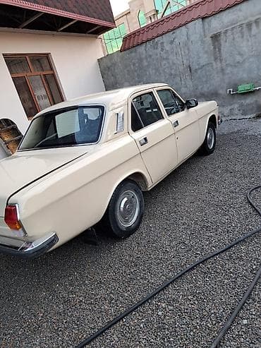 prius tekeri: Model: GAZ Volga (sedan) Xüsusiyyətlər: - Klasik bej rəngli kuzov — 3