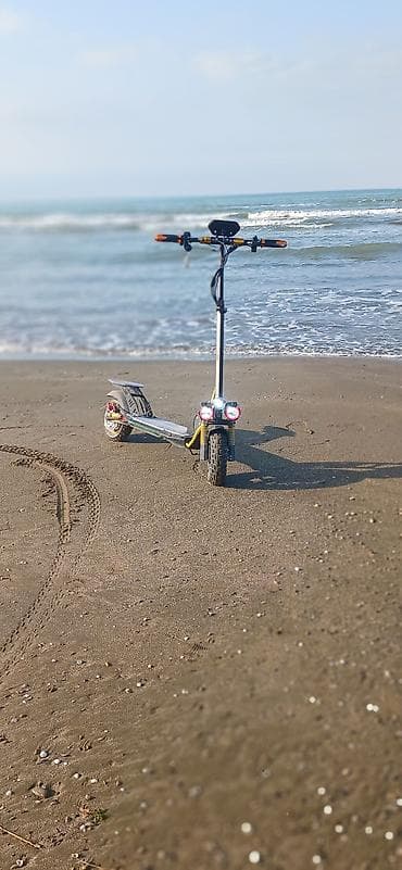 Güclü elektrik skuter - İki iri ön LED proyektor farası və əlavə ağ — 4