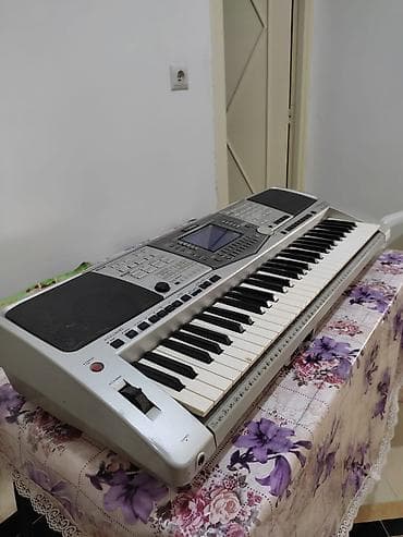 pa 3 x korg: Sintezator, Yamaha — 1
