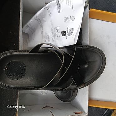 Təmiz Dəri qayışları olan qara rəngli səndəllər. Bu səndəllər yay lalafo.az -da Təmiz Dəri qayışları olan qara rəngli səndəllər. Bu səndəllər yay