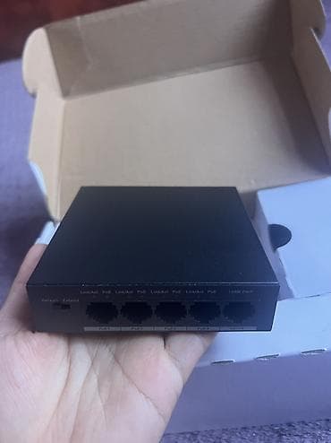 Dahua PoE Switch – DH-PFS3005-4P-58 Xüsusiyyətlər: - 4x PoE portu + — 4