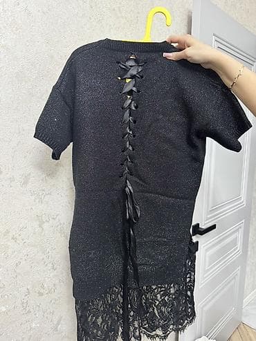 Plaşlar: Qadın geyim dəsti – 3 fərqli tunika/kofta 1) Qara fonlu, rəngarəng — 3