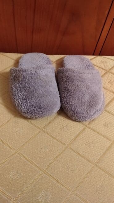 детский банный халат: Bənövşəyi rəngdə, yumşaq materialdan hazırlanmış uşaq xalatı. Xalatın — 4