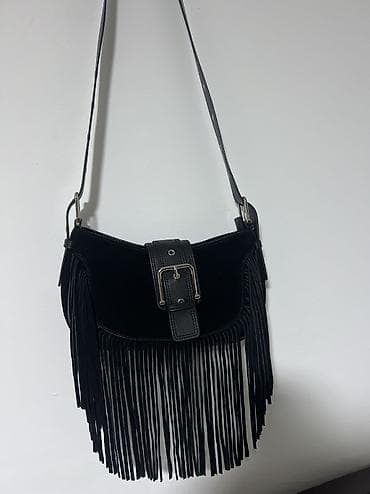 hesir canta: Qara rəngli çiyin çantası – püsküllü dizayn - Material: süet effektli — 2