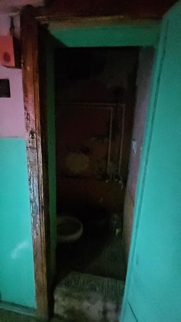 Mənzil alıram: Texnologiya institunun arxasi, mertebe 3,1 otagli, zeif temirli, suyu — 7