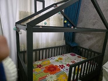 Для девочки и мальчика, Четырехугольная, Колыбель, С бортиками, С матрасом, Без механизма качания — 1