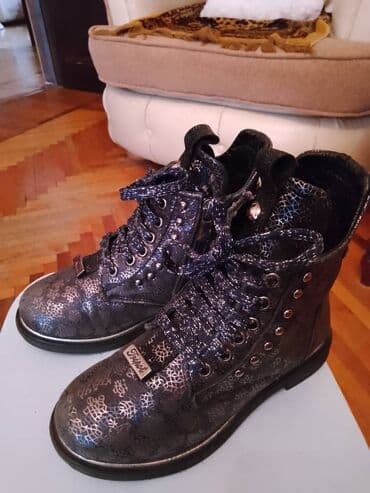 usaq botlari: İdeal veziyyetde deri bot satılır,qiz uşaqi uçun,28 razmerdi,kechen il — 3