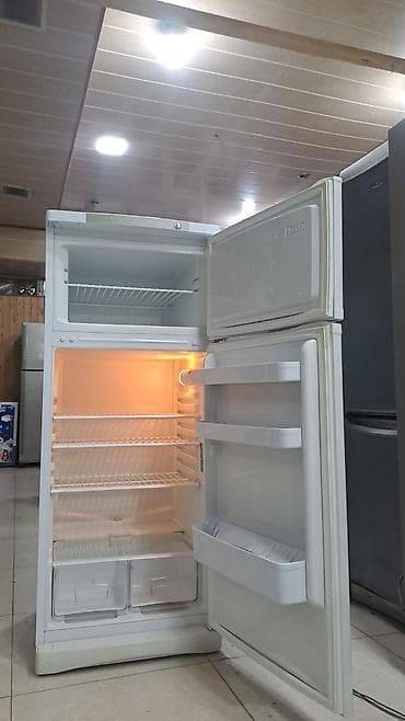 2 qapılı Indesit Soyuducu Satılır, rəng - Ağ