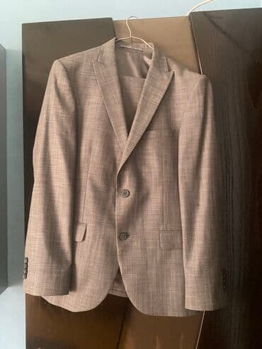 Kişi klassik jaketi - Rəng: Açıq boz/bej tonlarında, xırda xətlərə