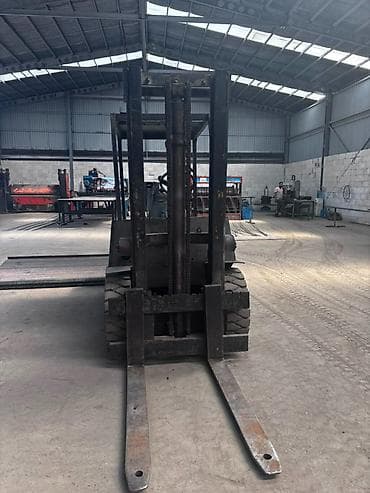 forklift: Texniki göstəricilər: Mühərrik: Dizel İstehsal ölkəsi: Bolqarıstan — 1