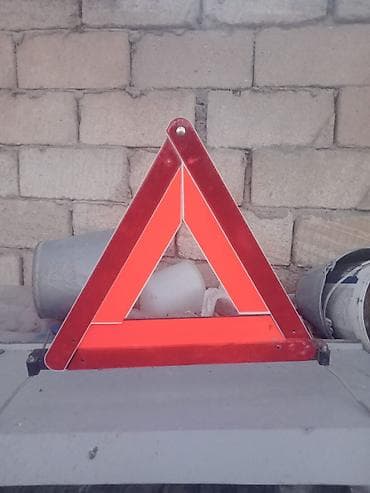 ucuz masin satanlar: Reflektorlu xəbərdarlıq üçbucağı - Avtomobil üçün yol kənarında — 1