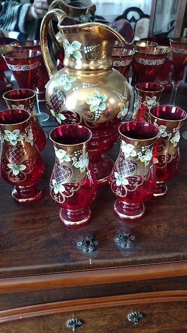 acar dest: Qızılı və qırmızı rənglərin harmoniyasında bəzədilmiş dekorativ sürahi — 1