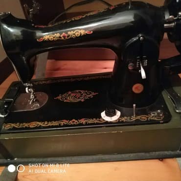 kohnə tikiş maşınları: 20ci eserden qalma qedimi tikis el masinidir.Tamamile islek — 1