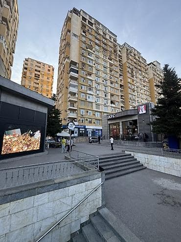 Hezi aslanov metronun üstü, evin bir otağı xanıma kiraye verilir, o