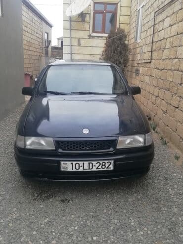 Opel sedan - Kuzov: qara rəngli sedan, ön və arxa tampona əlavə