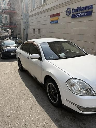nissan versa: Nissan Teana, ağ rəngdə sedan Texniki xüsusiyyətlər: - Kuzov: sedan — 3