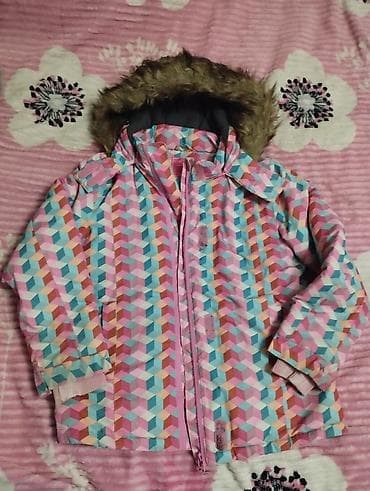 Продаю теплую куртку на 10-11 лет,б/у в хорошем состоянии цена 8 манат