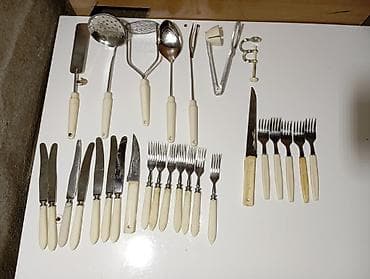 Mətbəx üçün metal alət və süfrə dəsti – krem rəngli plastik dəstəklər