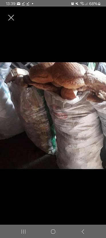 Yemlər: Məhsul: Torbalarda iri həcmdə quru çörək (bütöv və parçalar) Təsvir — 3