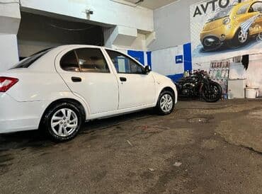 xirdalan heyet evi type 1: Saipa Saina sedan – ağ rəng, 4 qapı, AZ nömrə nişanı (77-LQ-536) — 4