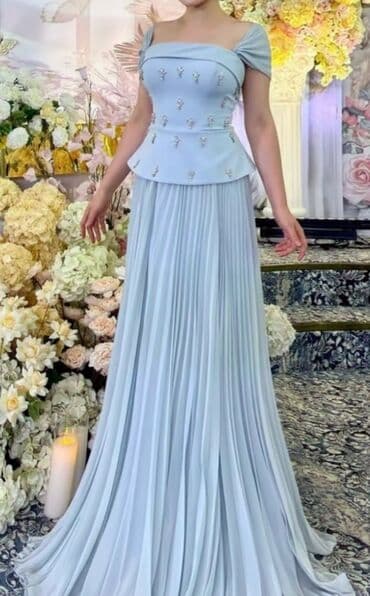 nişan donları 2022: Zərif açıq mavi rəngdə uzun ziyafət geyimi. - Üst hissə: kvadrat — 1