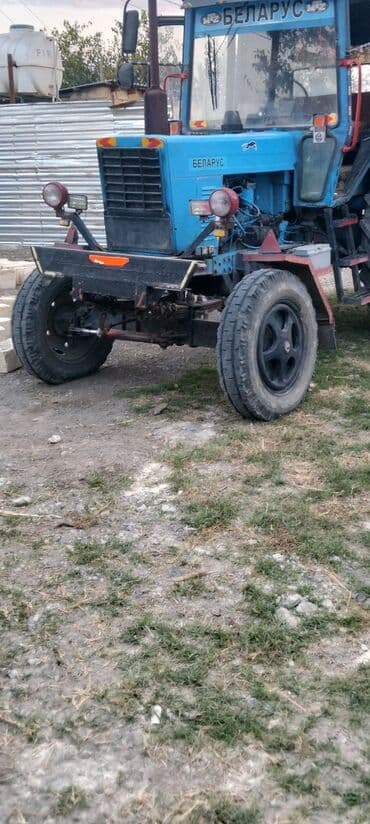 çəhrayı maşın: Minsk “Belarus” traktoru (MTZ seriyası) - Rəng: mavi kabinalı - — 1