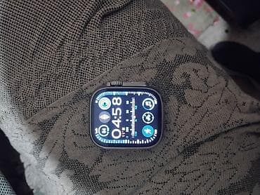 Apple Watch Ultra, model A297 (ekranda göstərilir). Kvadrat korpus — 2