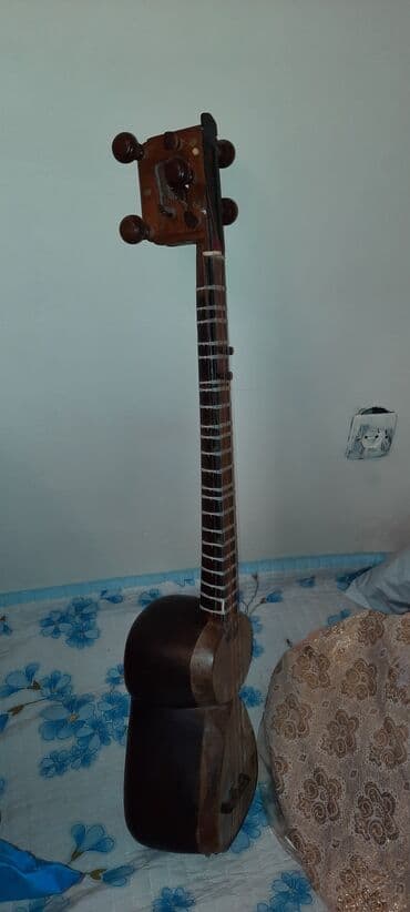 tar instrument: Tar qedimidir canagi bir az balacadir. senetkar taridi. qiymete — 9