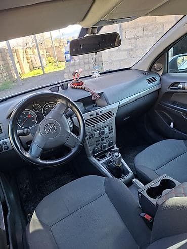 Opel Astra H – 5 qapılı hetçbek Texniki xüsusiyyətlər: - Sürətlər