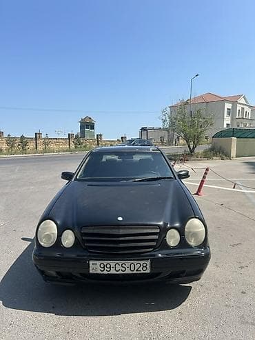 Mercedes-Benz E-Class: 2.2 l | 2001 il Sedan
