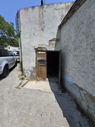 kiraye oteller bakida: Obyekt – bir neçə geniş otaqdan ibarət sahə. Xüsusiyyətlər: - Geniş — 7