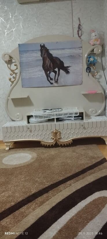 İşlənmiş, TV stend